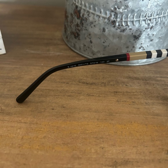 Burberry sunglasses - Picture 10 of 12